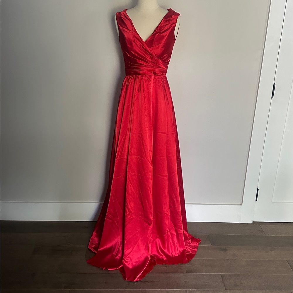 Elegant Red Sleeveless Gown - Brand New. Never worn.